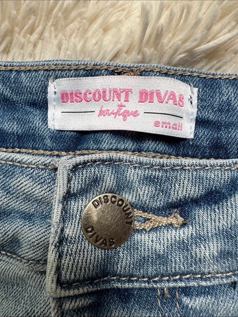 Discount Divas High-Rise Button Fly Jean Shorts 💗 Light Wash - Picture 10 of 11